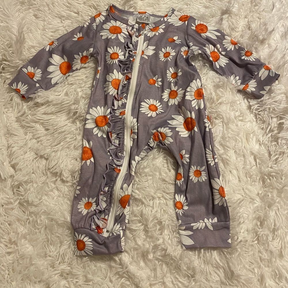 3-6M Gray & White & Orange Daisy Footless Onesie